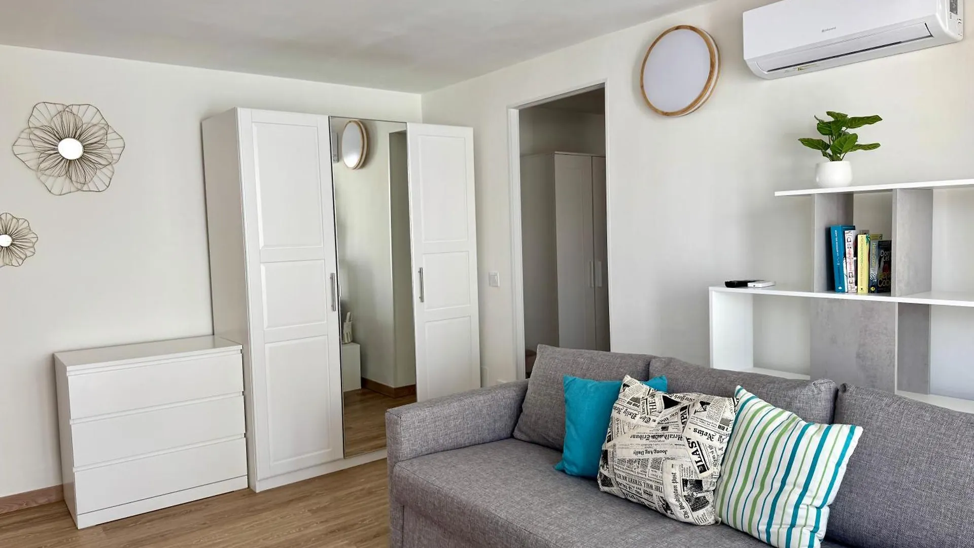Beach Apartment פואנגירולה 0*,  ספרד